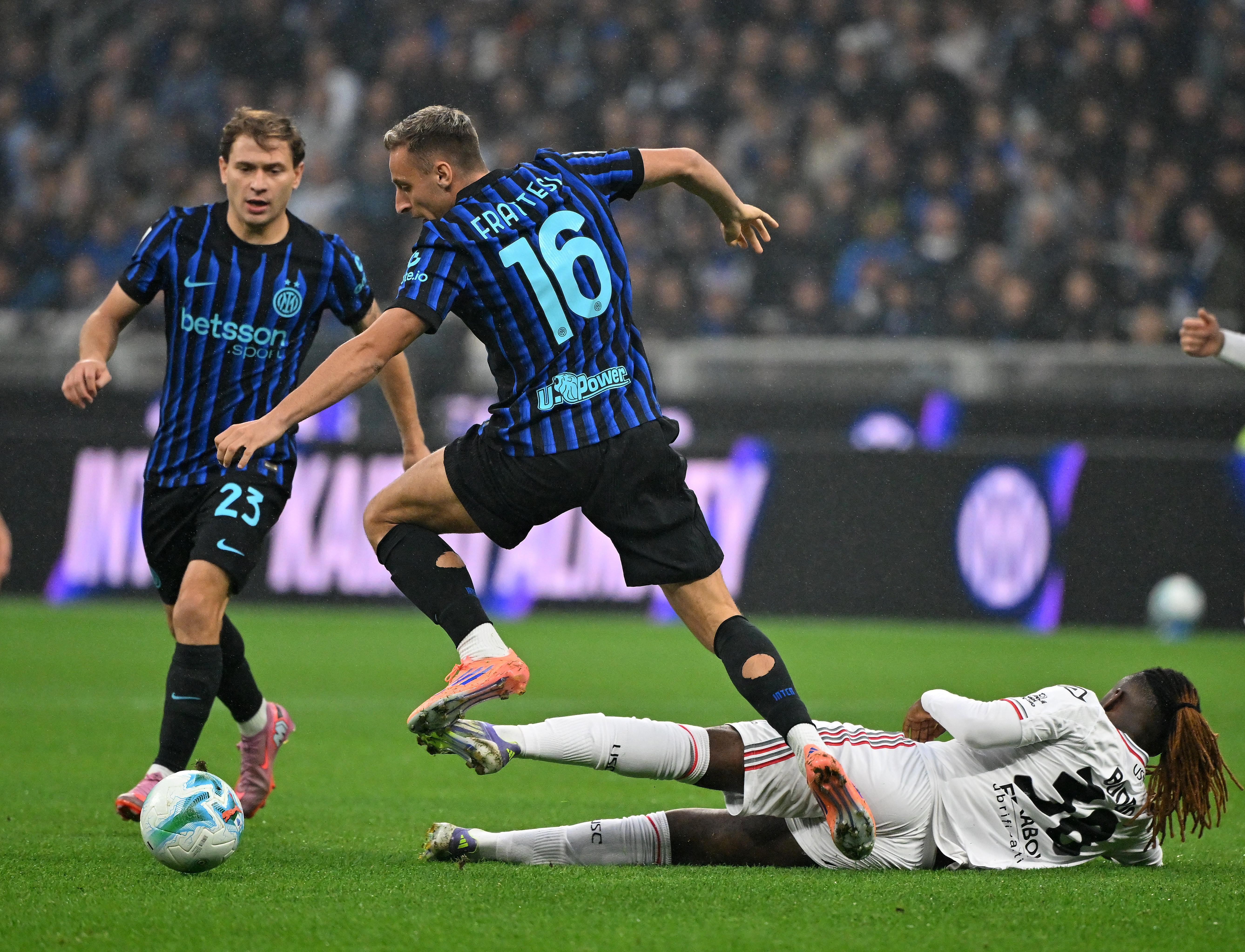 意甲比赛爆发惊喜连连，球迷惊叹不已(欧冠直播是足球迷们翘首期盼的顶级赛事)